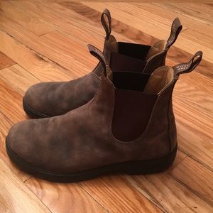 Women’s Blundstones (like new)